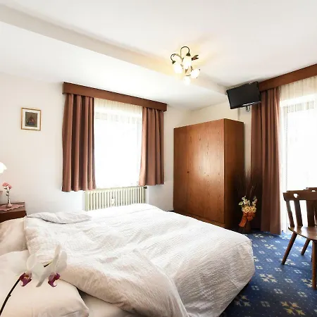 Bed & Breakfast Garni Emma *