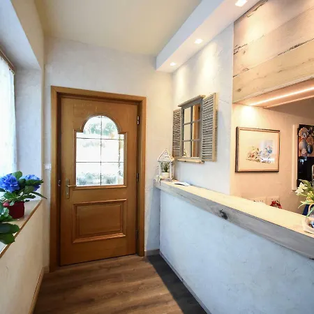 Bed & Breakfast Garni Emma